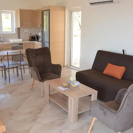 Ozzy, Amazing Panoramic Sea View Retreat 2 Bedroom With Pool *