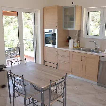 Ozzy, Amazing Panoramic Sea View Retreat 2 Bedroom With Pool * Kivérion