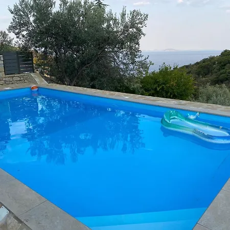Ozzy, Amazing Panoramic Sea View Retreat 2 Bedroom With Pool