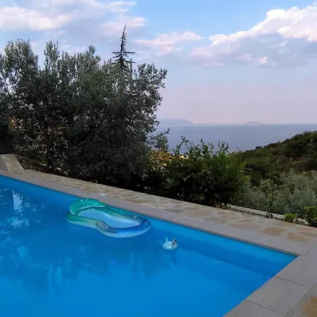 וילה Ozzy, Amazing Panoramic Sea View Retreat 2 Bedroom With Pool Kivérion